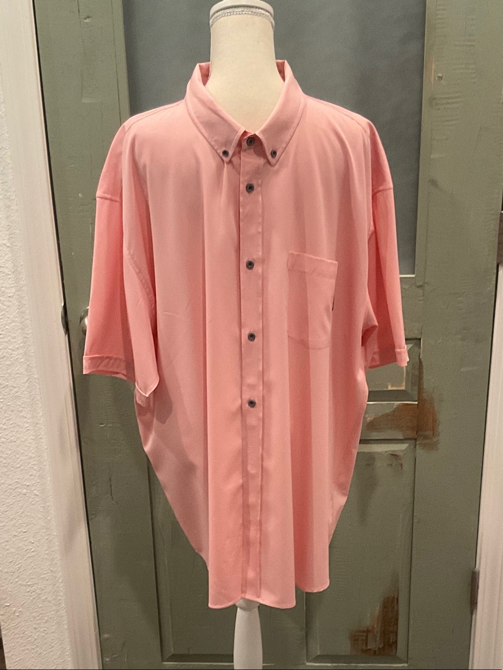 The Drive Clothing - Men's Relaxed Short-Sleeve Button-Down Shirt in Blush Pink
